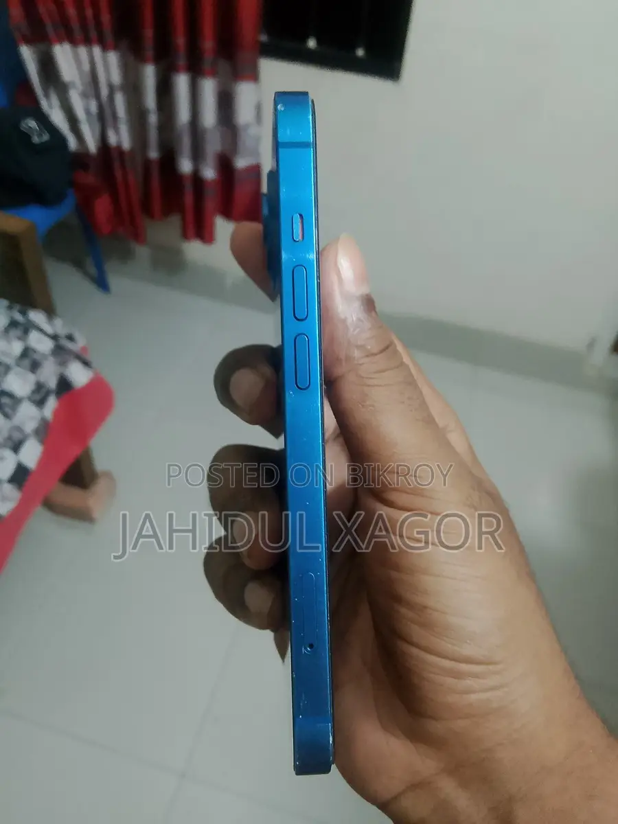 Apple iPhone 13 (Used)