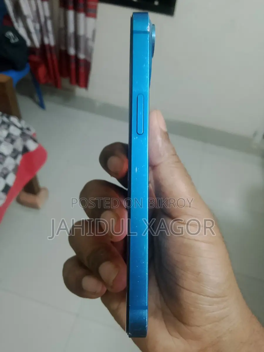 Apple iPhone 13 (Used)