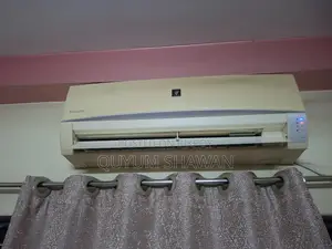 ১ টনের এসিটি ৮ বছর ব্যবহার করা হয়েছে, রানিং অবস্থায় আছে,