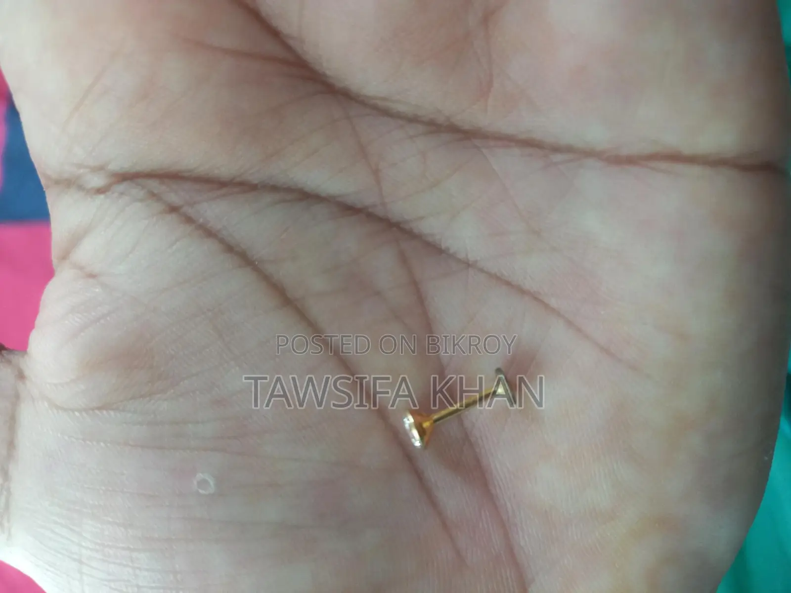 Gold Nose Pin with Zircon Stone