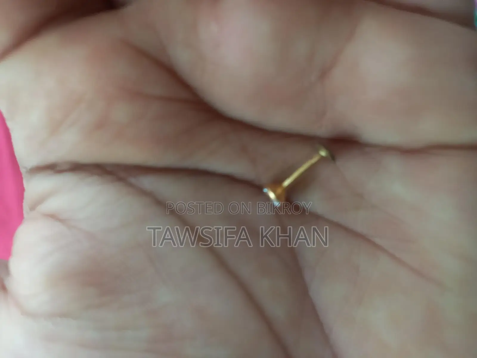 Gold Nose Pin with Zircon Stone