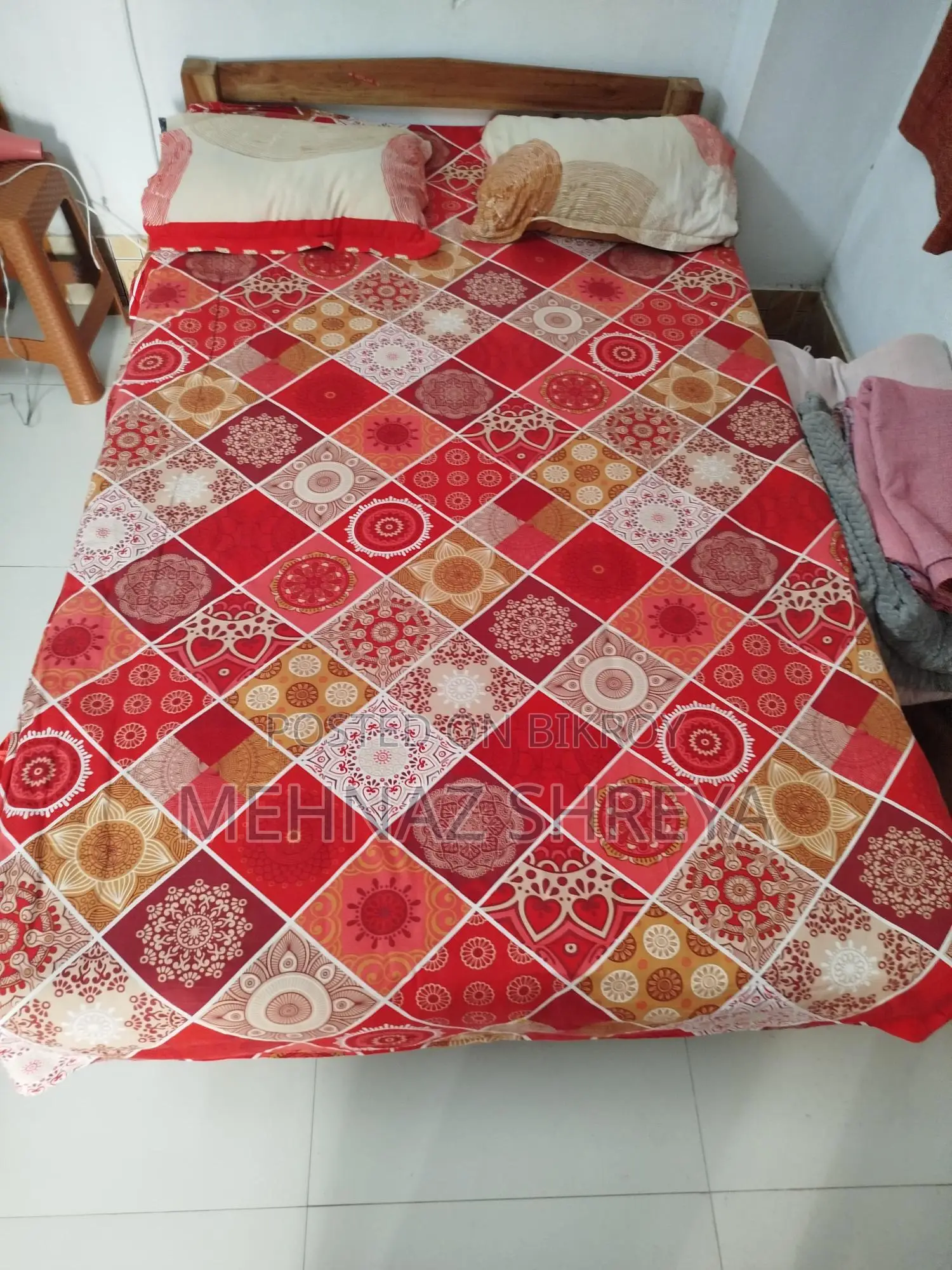 সেমিডাবল চৌকি ও তোষক