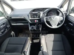 Toyota Esquire 2020