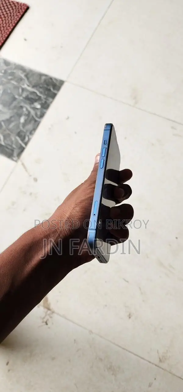 Apple iPhone 13 (Used)