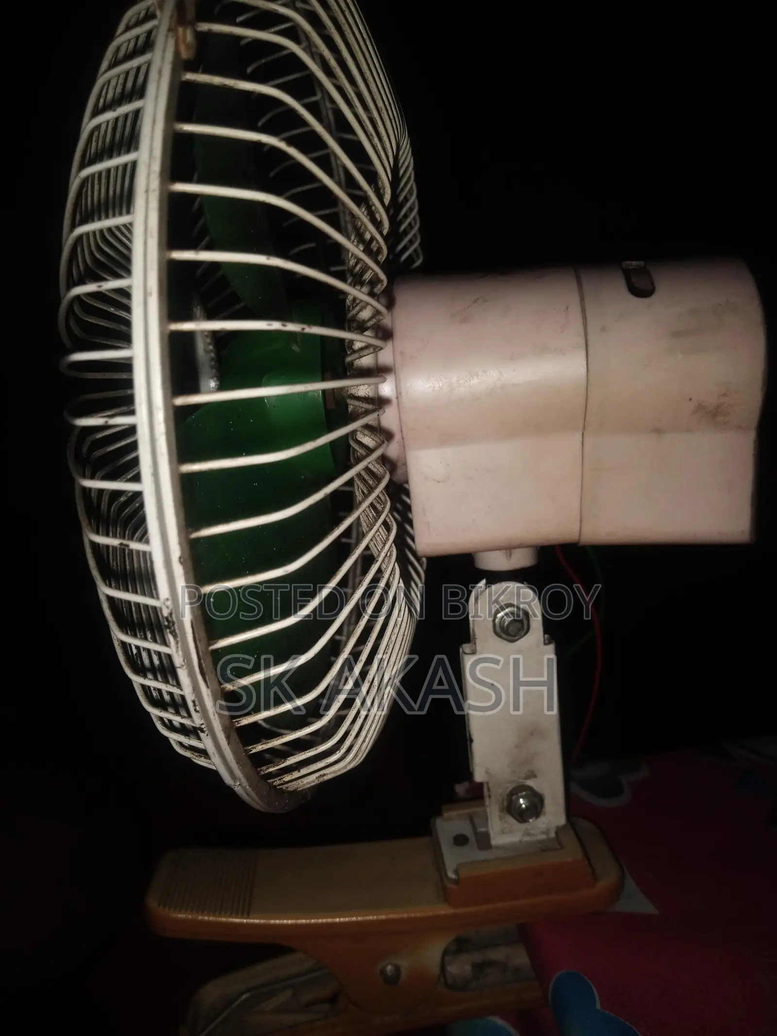 একটি ভালো মানের সোলার প্যানেল, সাথে থাকবে ডিসি ফ্যান