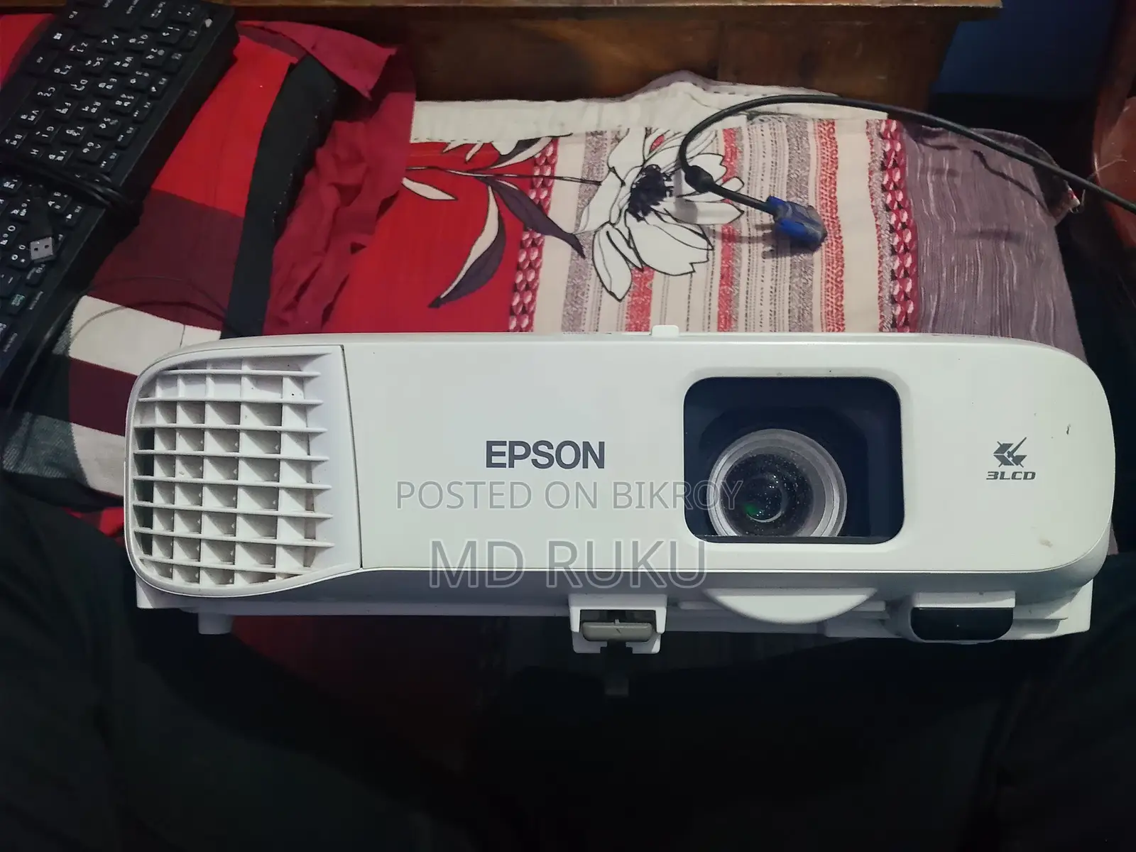 Epson Projector Looks Like New