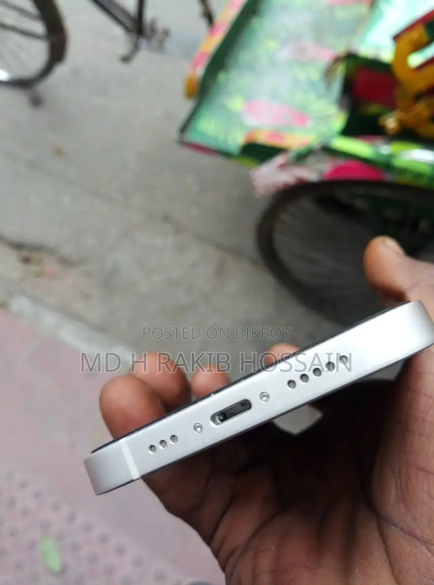 Apple iPhone 13 (Used)