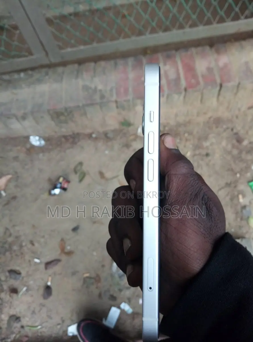 Apple iPhone 13 (Used)