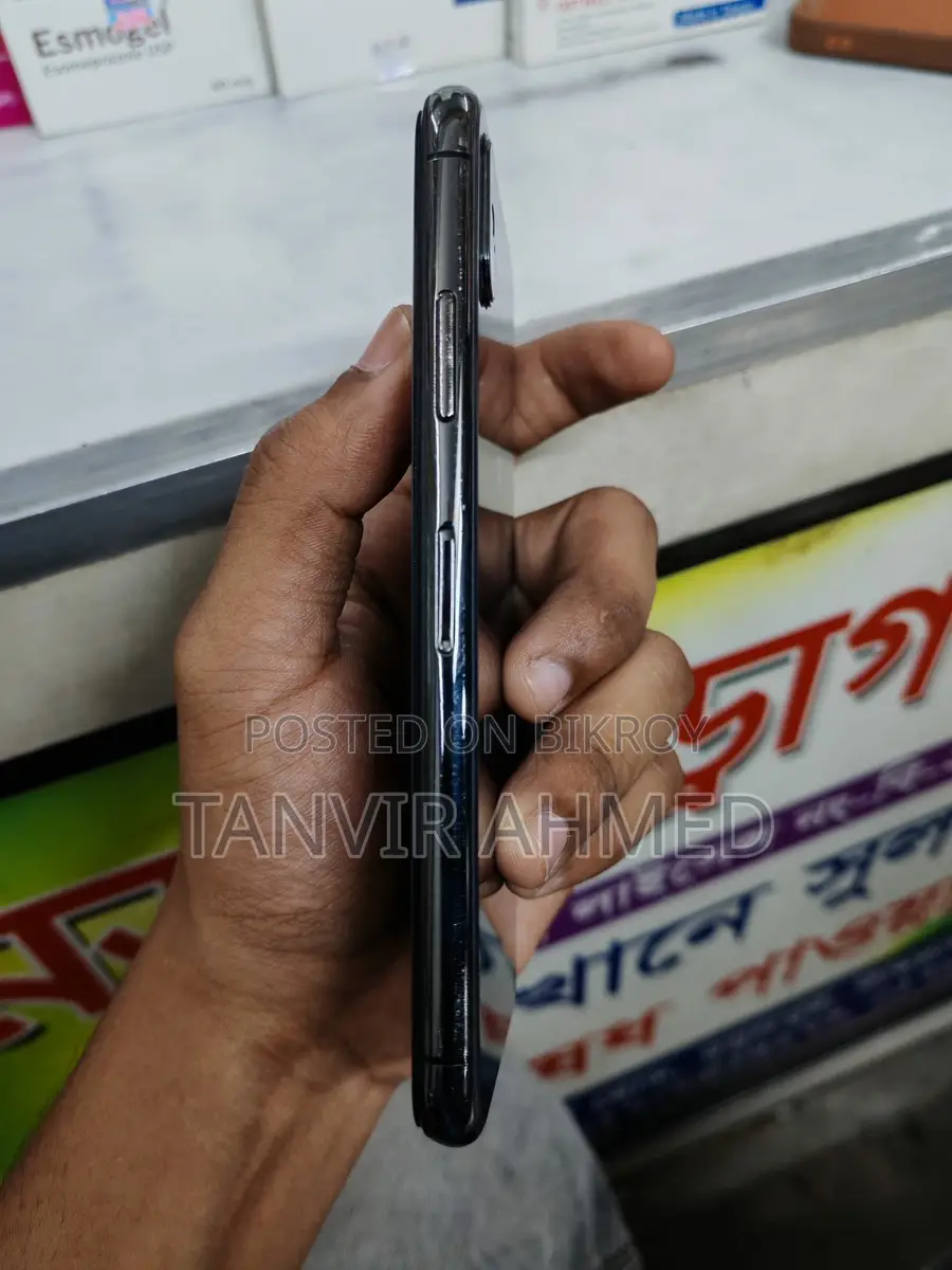 Apple iPhone X (Used)