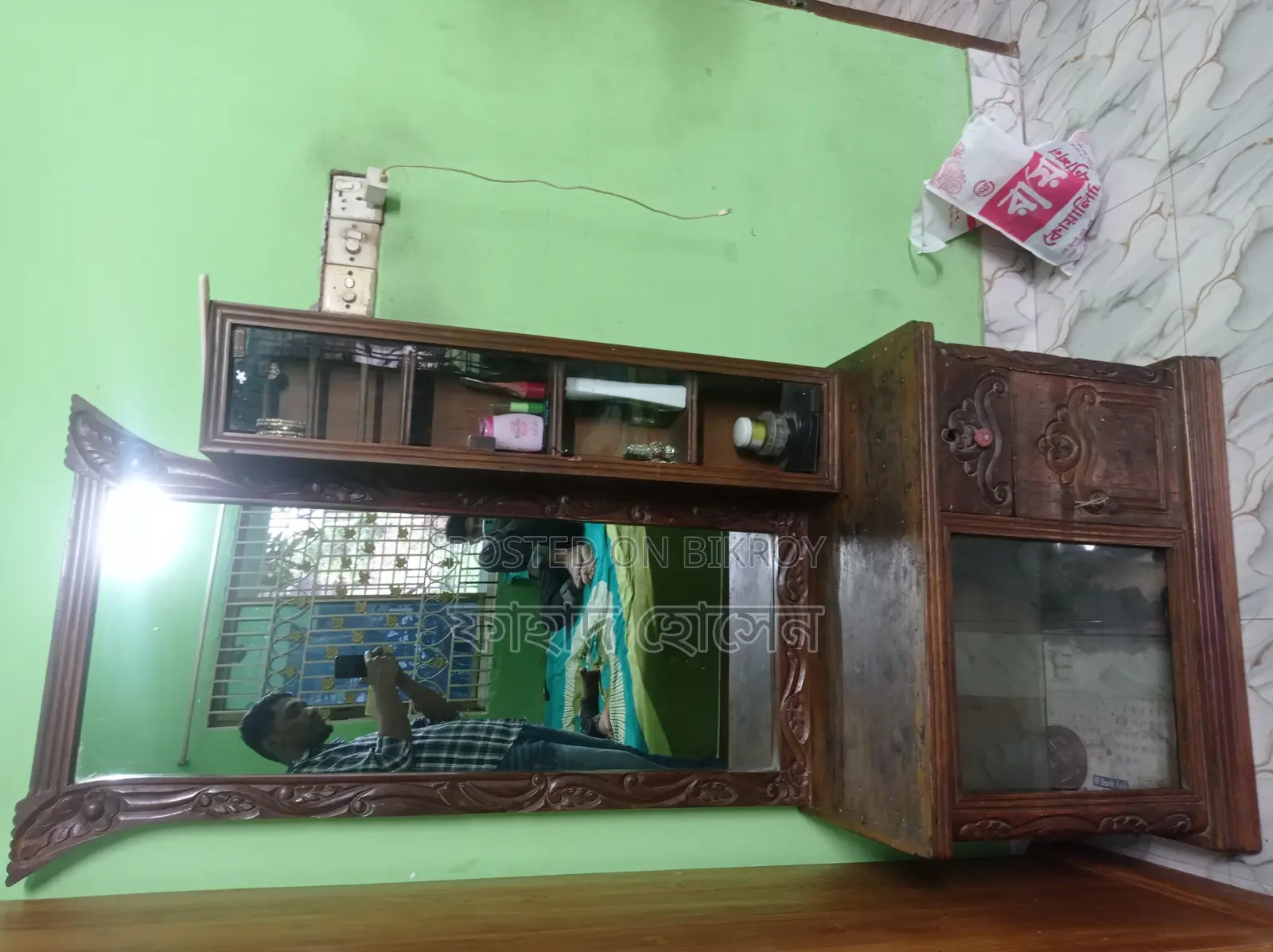 1/Dining Table, 2/Wardrobe, 3/Dressing Table