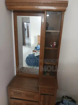 একদম অরজিনাল সেগুন কাঠের ড্রেসিং টেবিল।