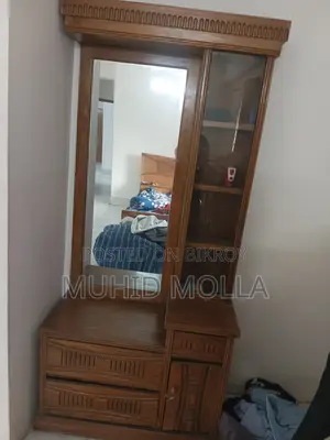 একদম অরজিনাল সেগুন কাঠের ড্রেসিং টেবিল।