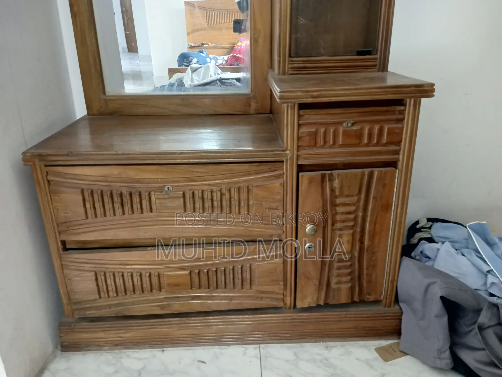 একদম অরজিনাল সেগুন কাঠের ড্রেসিং টেবিল।