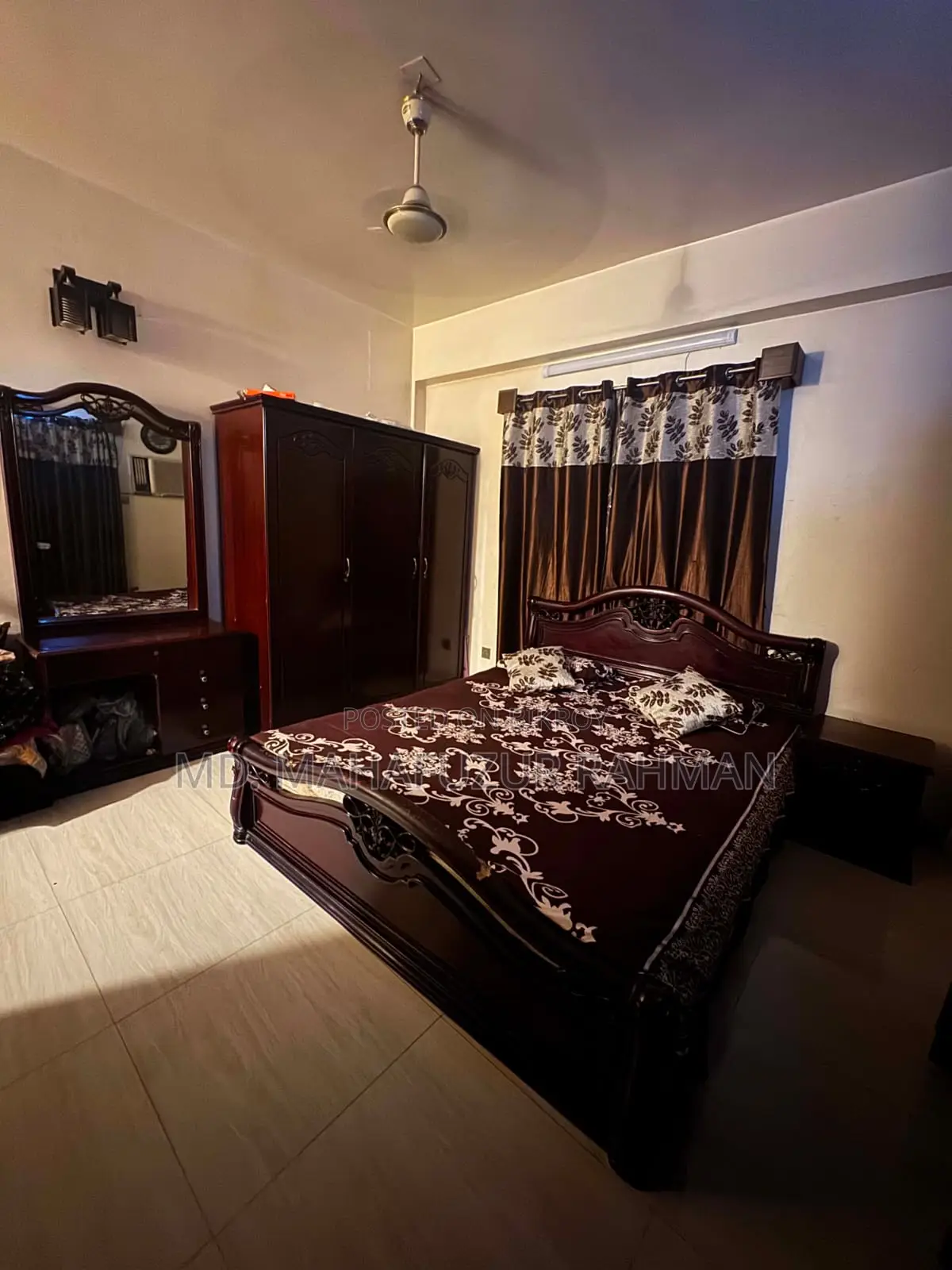 4 sets of bed, dressing table, and wardrobe