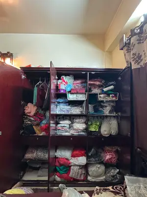 4 sets of bed, dressing table, and wardrobe