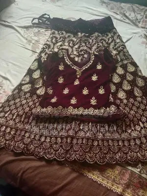 একটি ইন্ডিয়ান ল্যাহেঙ্গা।মেহেরুন কালার।