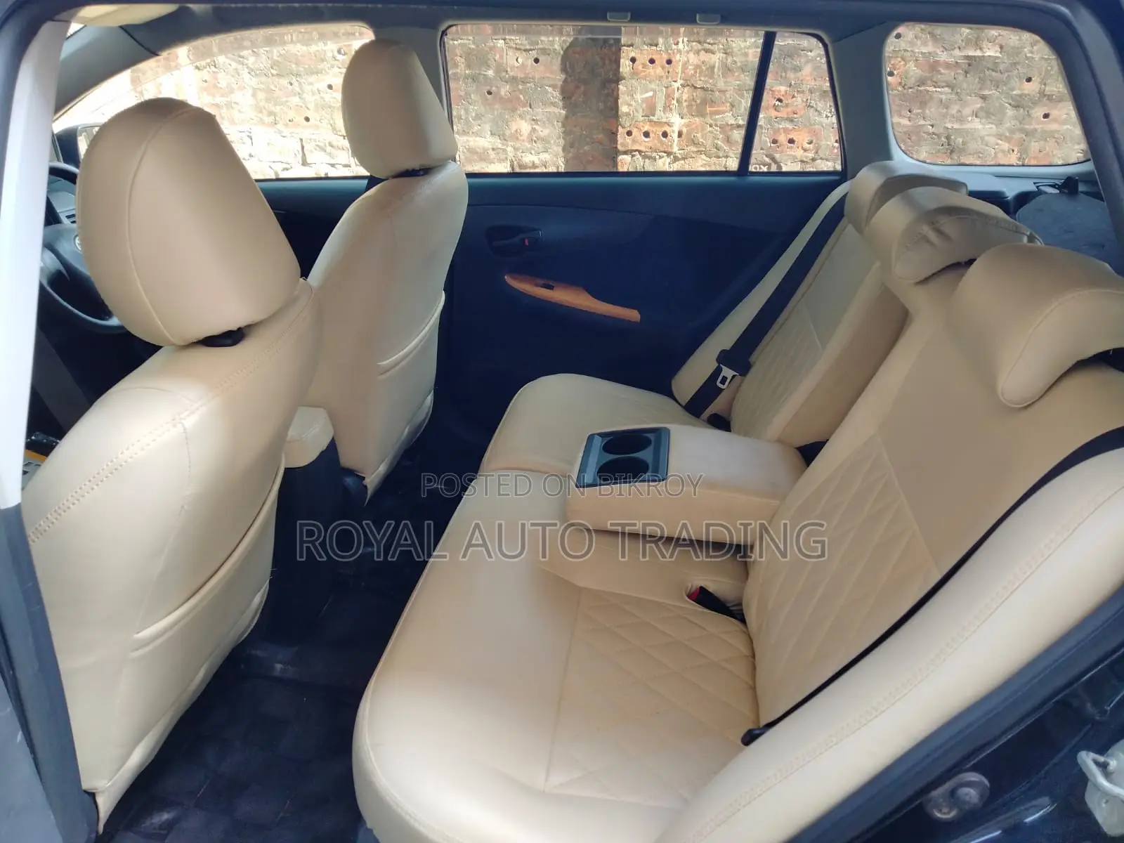 Toyota Fielder Axio 2010