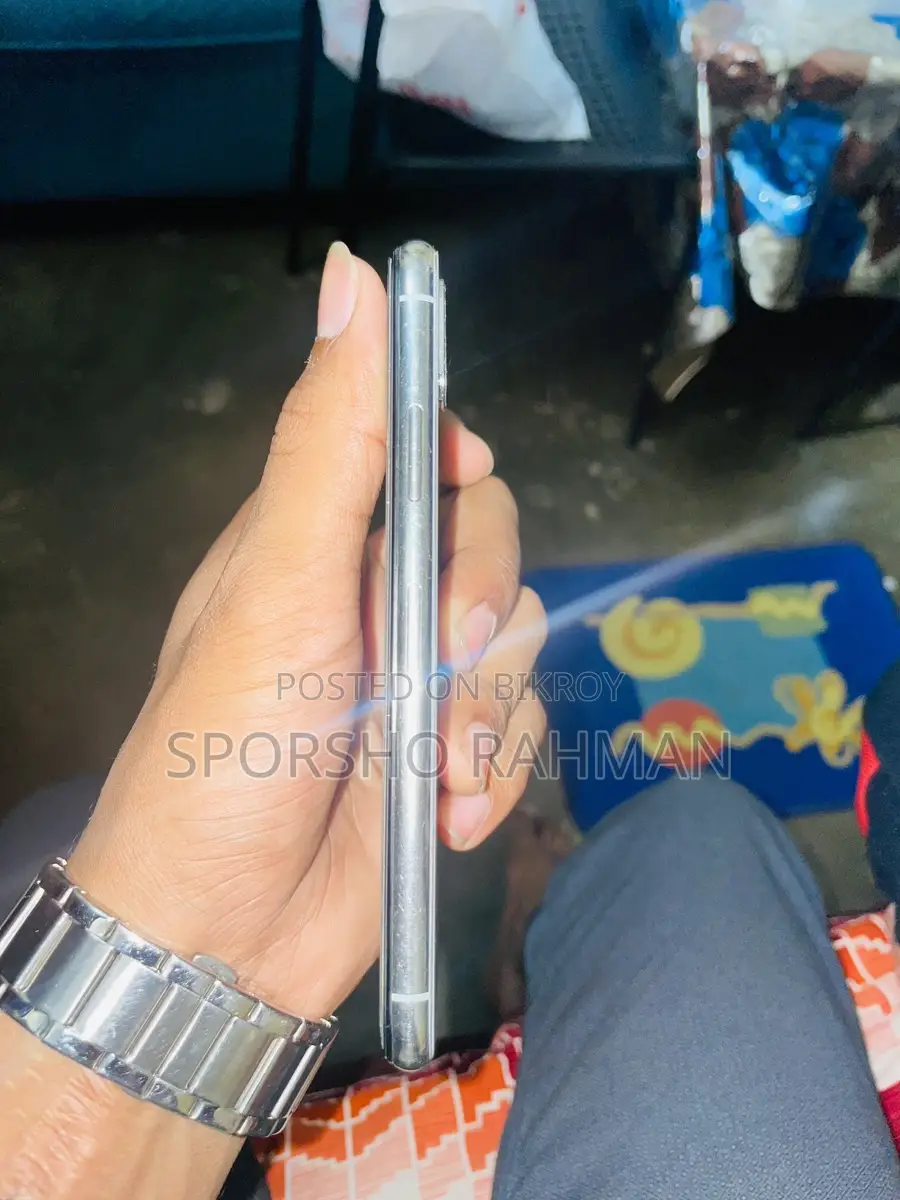 Apple iPhone X (Used)