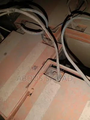 __তিন চাকার কাপড় বিক্রির ভ্রাম্যমান গাড়ি।