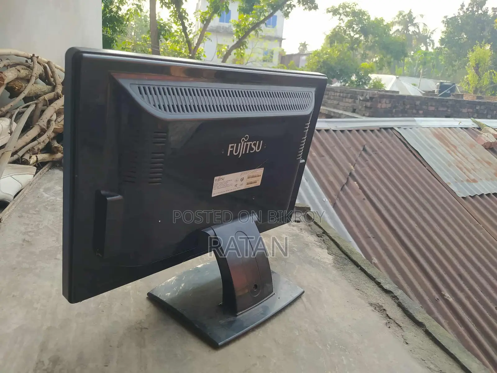 Fujitsu 22" monitor