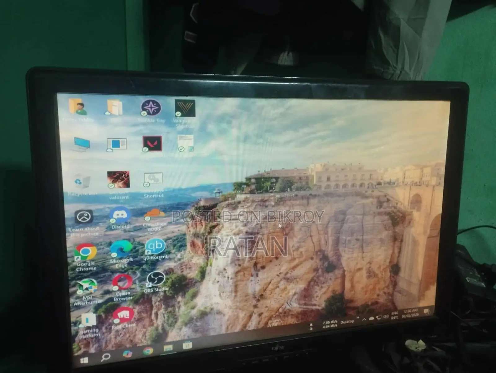 Fujitsu 22" monitor