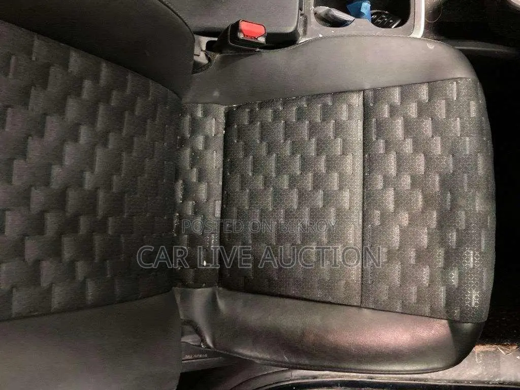 Toyota Voxy hybrid 2022