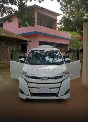 Toyota Esquire 2020