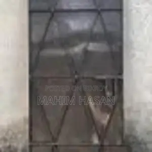 লোহার পুরনো দরজা বিক্রি হবে