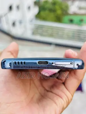 Samsung Galaxy S21 . (Used)