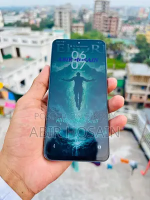 Samsung Galaxy S21 . (Used)