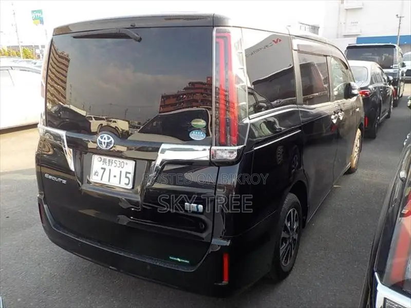 Toyota Esquire GI PREMIUM PKG 2020