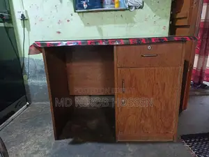 একটি টেবিল বিক্রি করা হবে