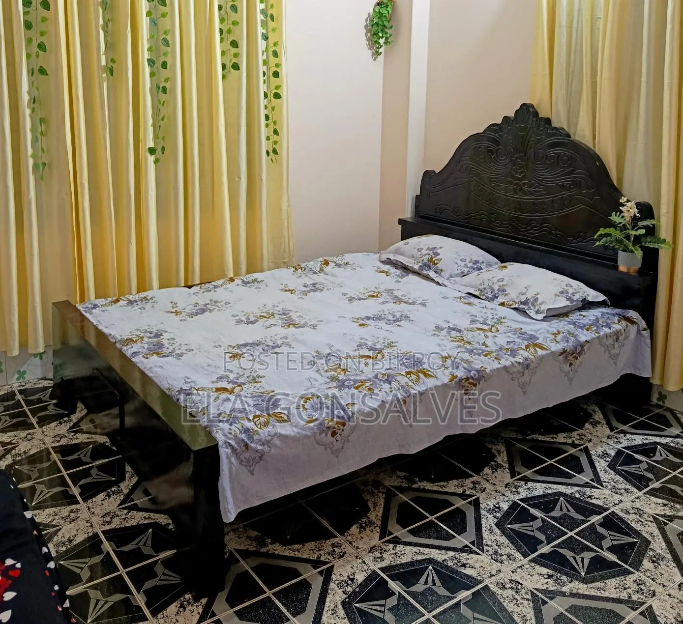 তোশক সহ সেমিডাবল বেড