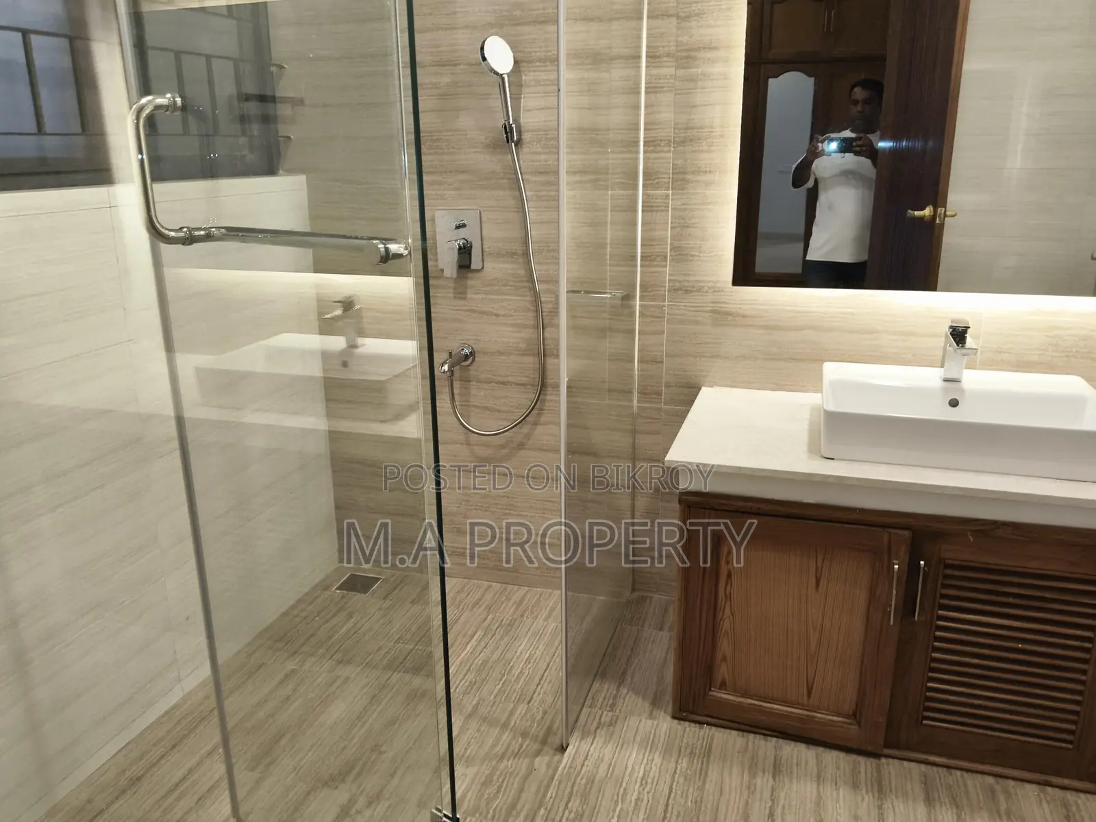 Rent Apartment Baridhara 4-Bed 2-Carpark 4500sft