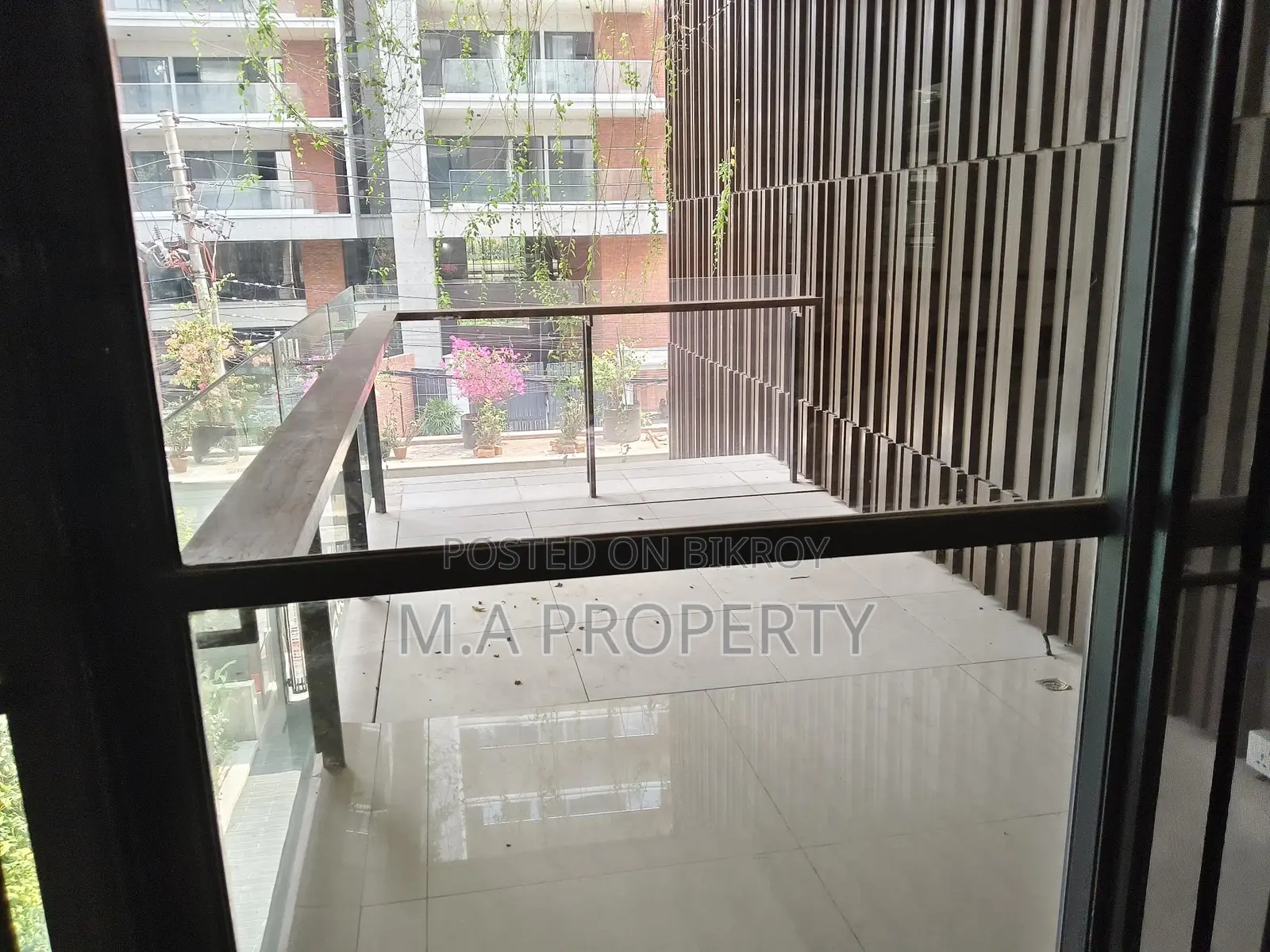Rent Apartment Baridhara 4-Bed 2-Carpark 4500sft