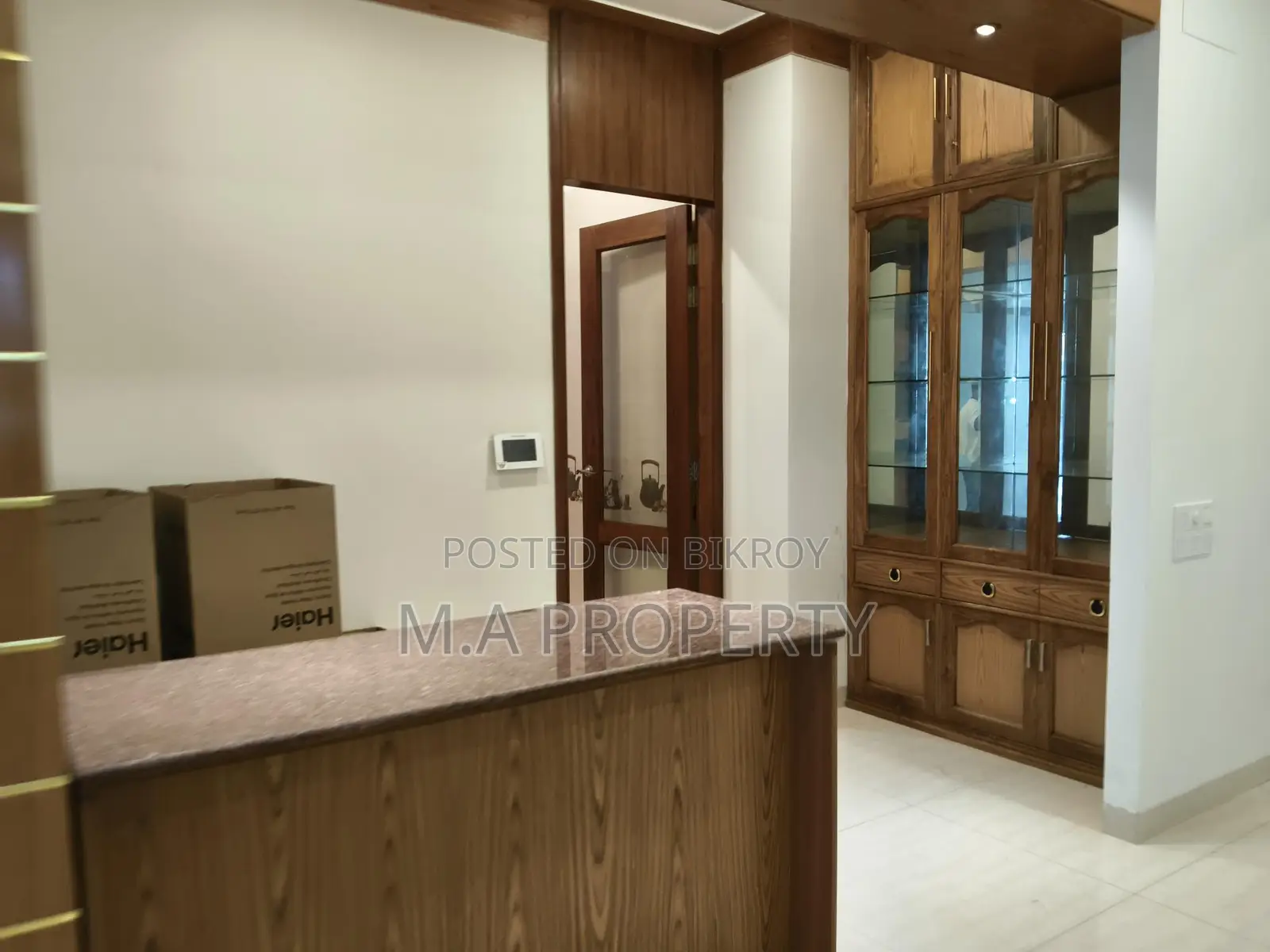 Rent Apartment Baridhara 4-Bed 2-Carpark 4500sft