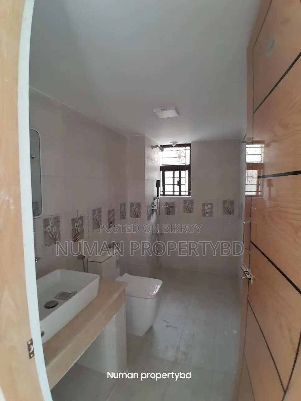 2000sq New Luxury Semi Furnished Flat Rent
