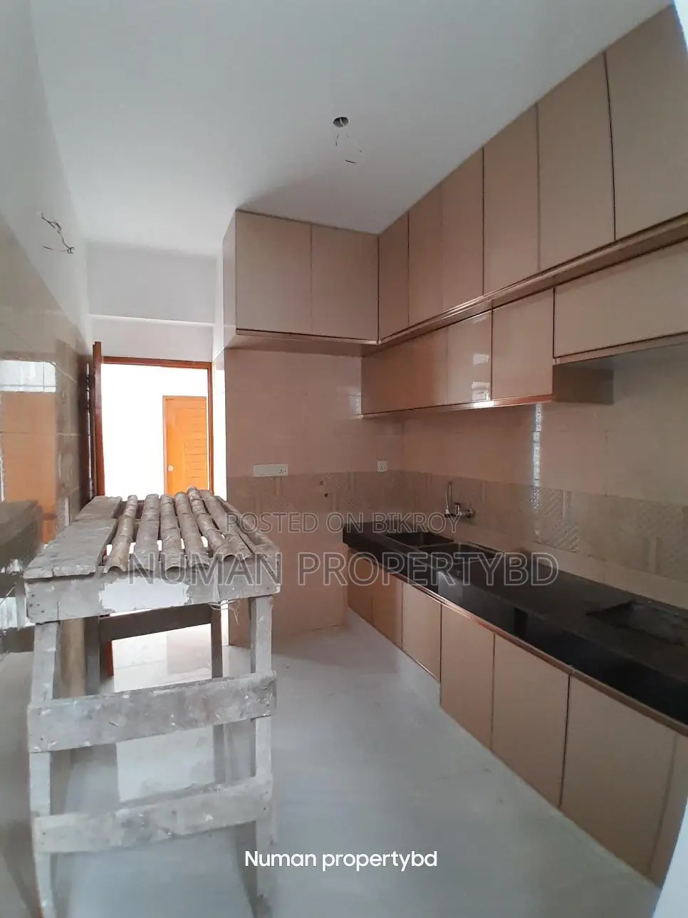 2000sq New Luxury Semi Furnished Flat Rent
