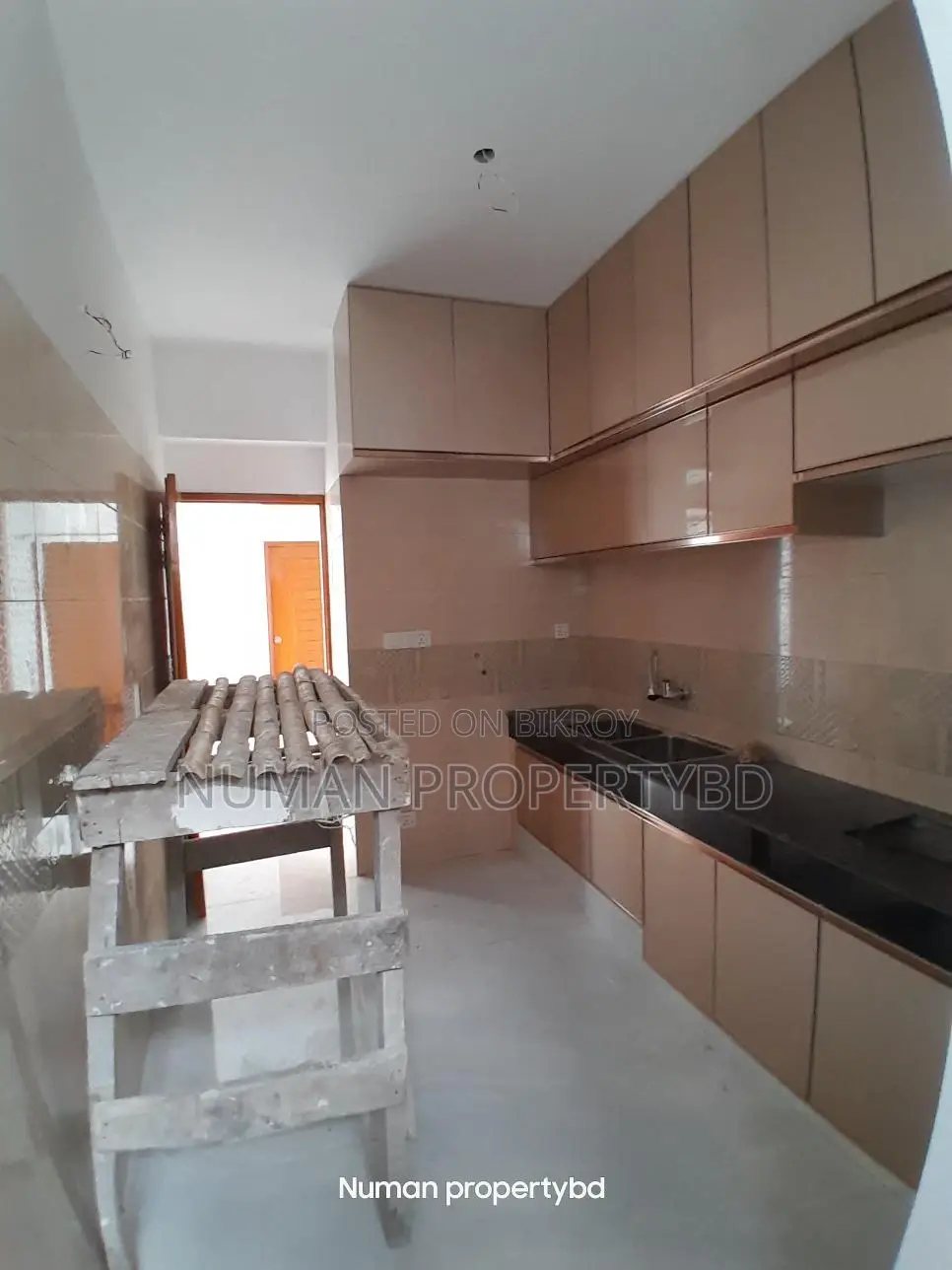2000sq New Luxury Semi Furnished Flat Rent