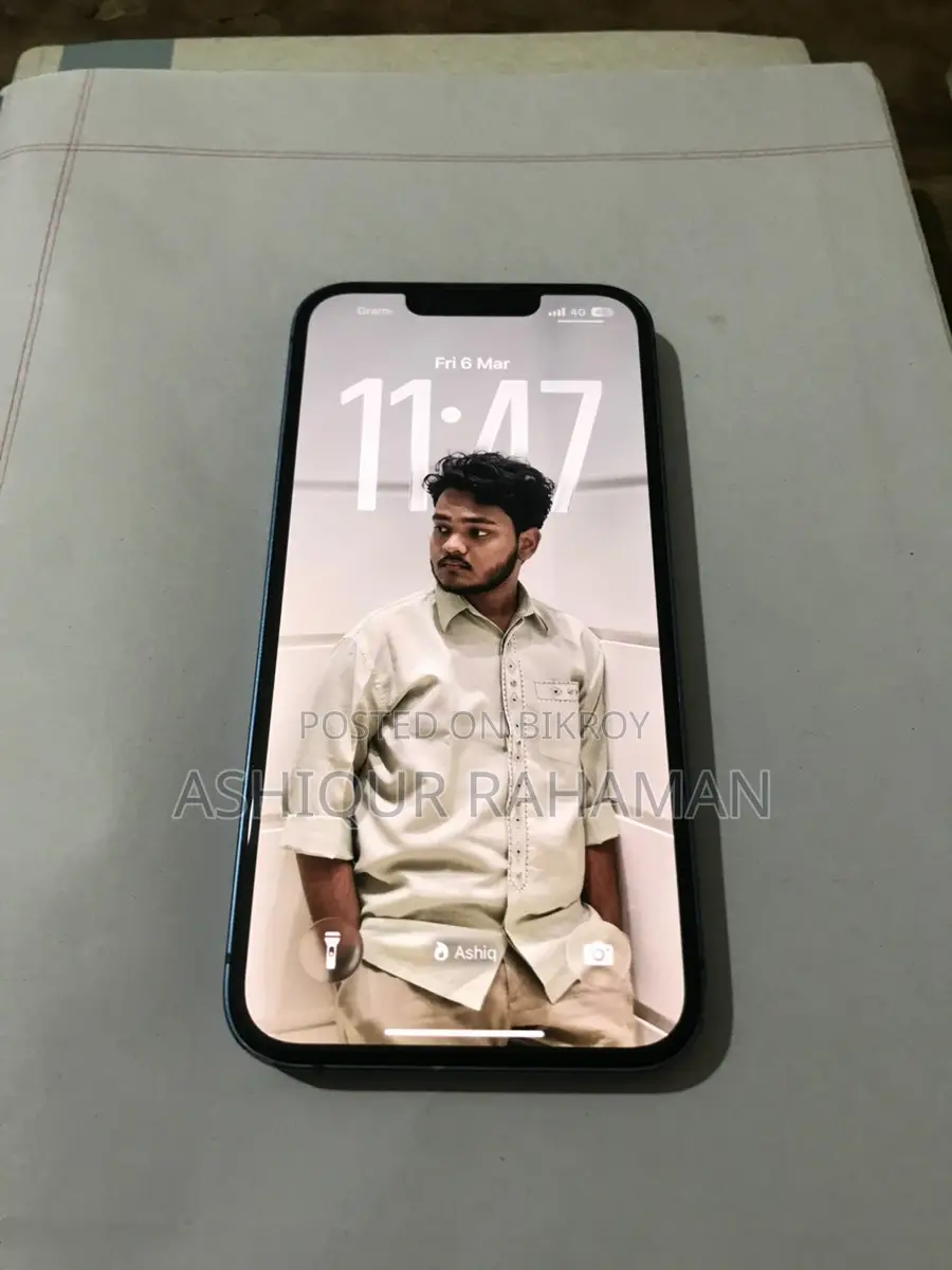 Apple iPhone 13 . (Used)