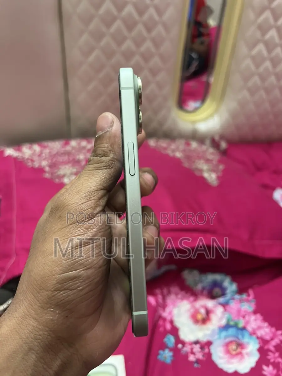 Apple iPhone 15 . (Used)