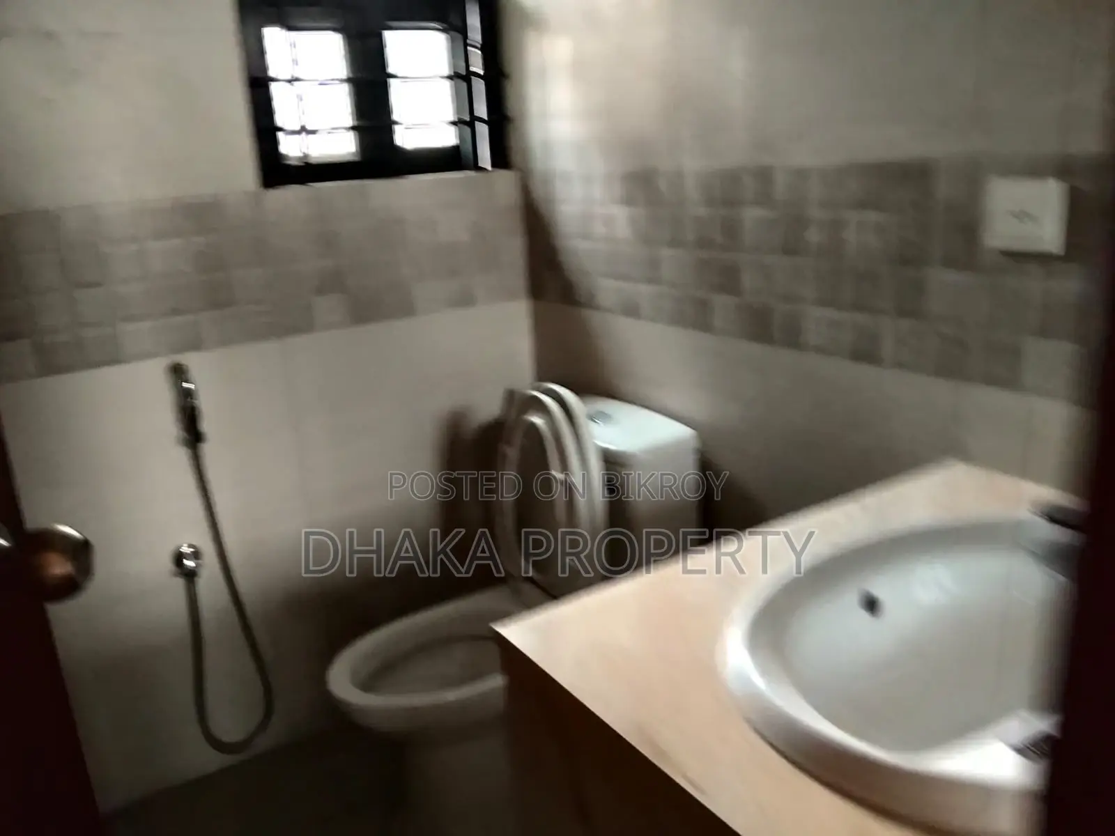 ৩৮০০ বর্গফুট, ব্র্যান্ড নিউ অফিস বারিধারা ডিপ্লোম্যাটিক জোনে ভাড়ার জন্য