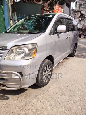 Toyota Noah 2002