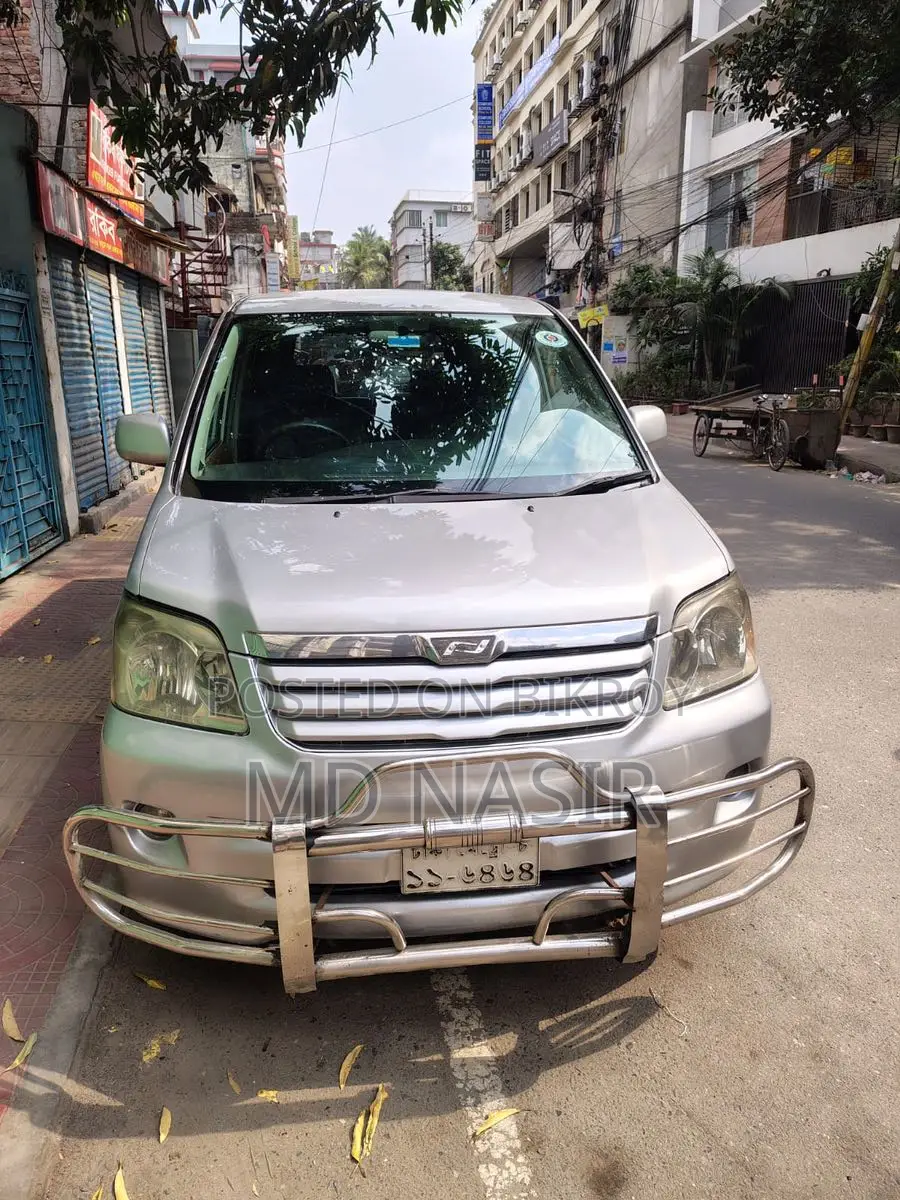 Toyota Noah 2002