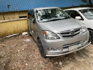 টয়োটা আভানজা ২০০৯ সিলভার