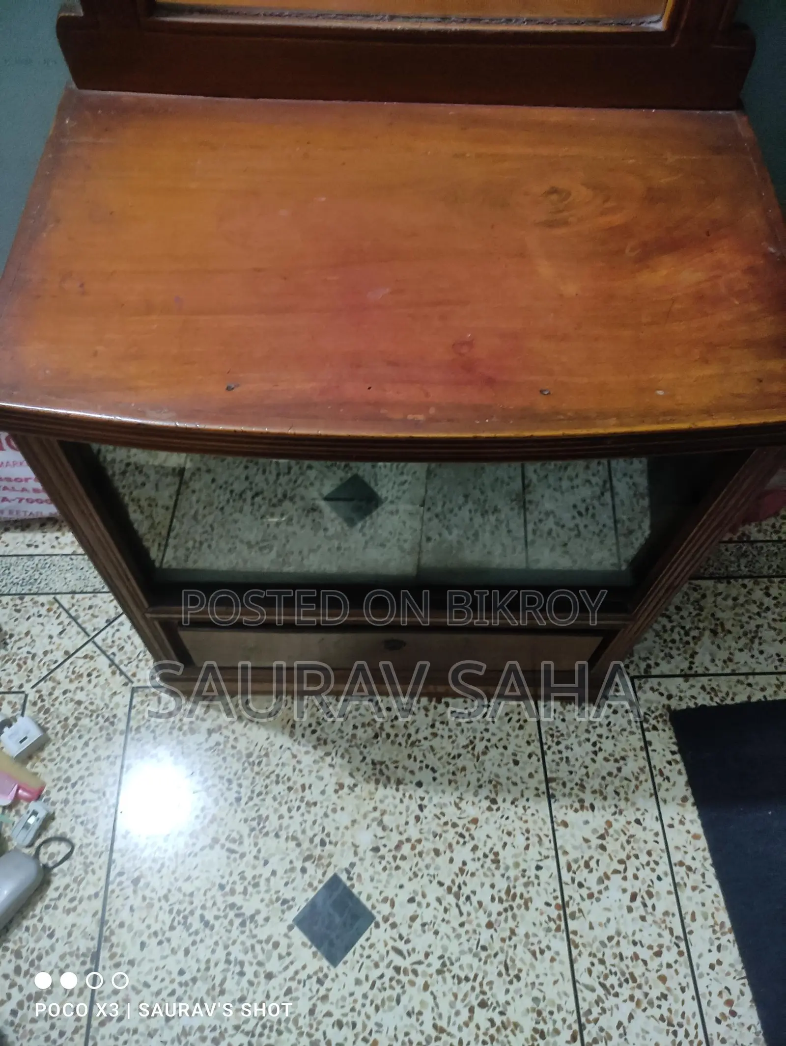 ড্রেসিং টেবিল
