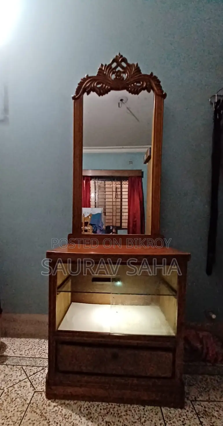 ড্রেসিং টেবিল