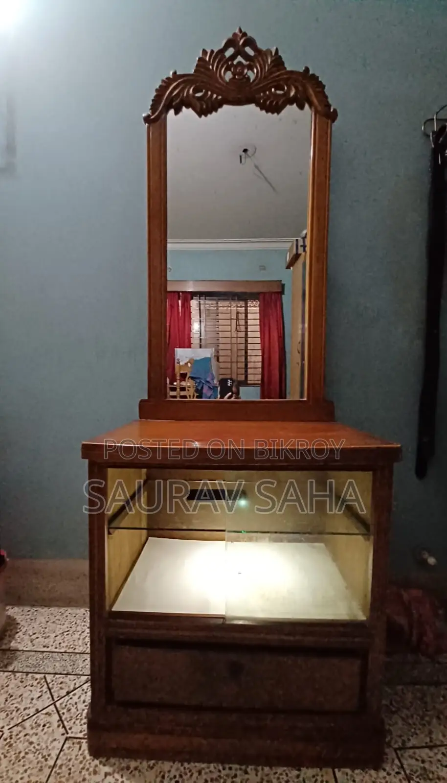 ড্রেসিং টেবিল