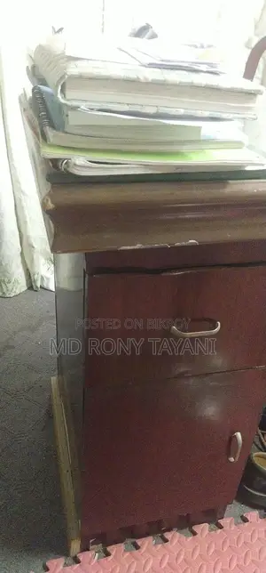 বস টেবিল মোটামুটি ভাল