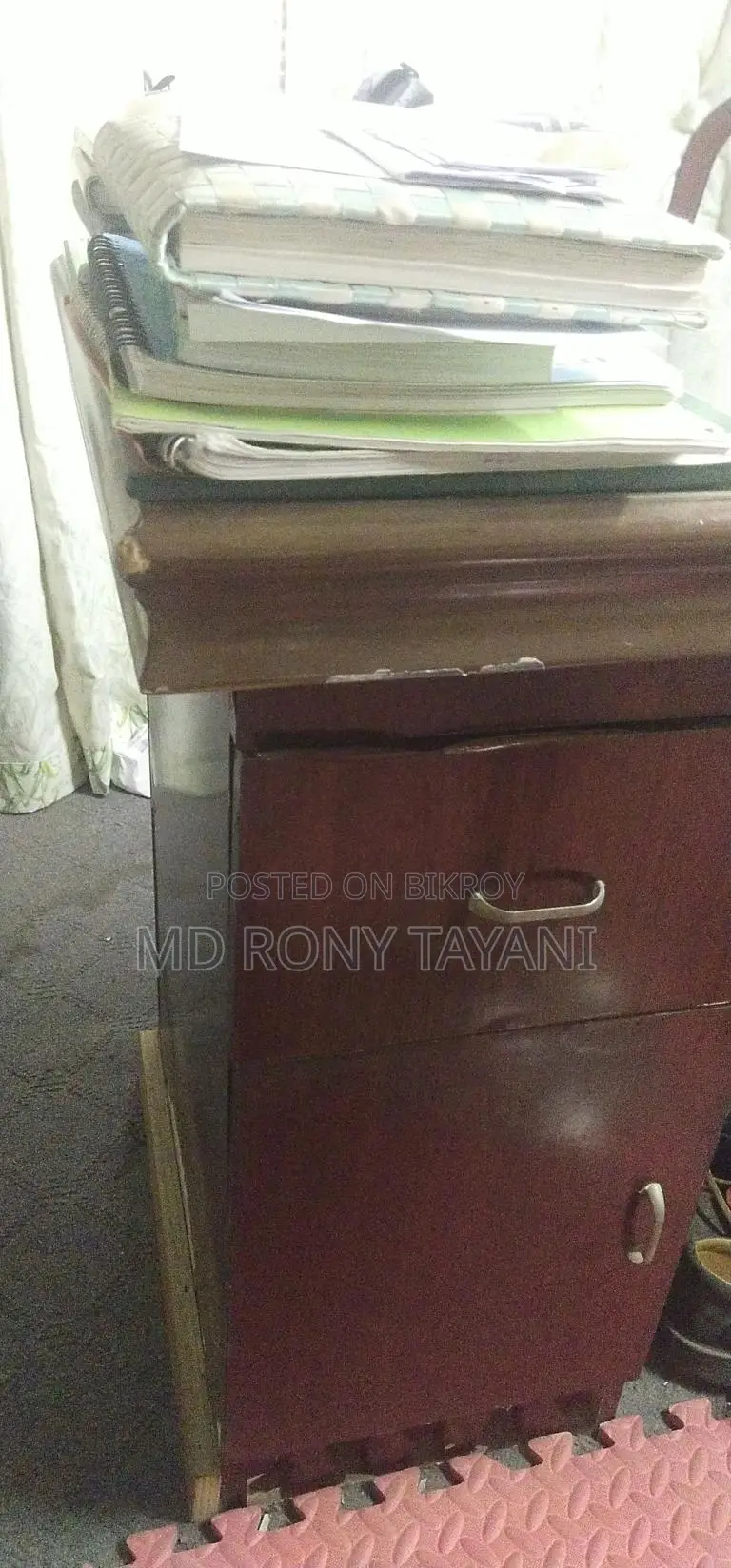 বস টেবিল মোটামুটি ভাল